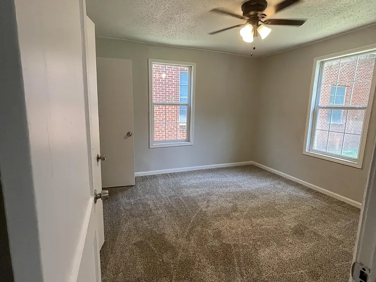 136 N Bond Ave — Photo 5