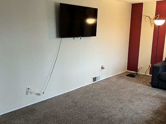 4th image of 36045 Vaughn Dr
