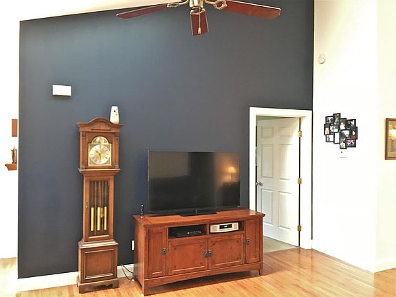 4th image of 550 Snead Dr