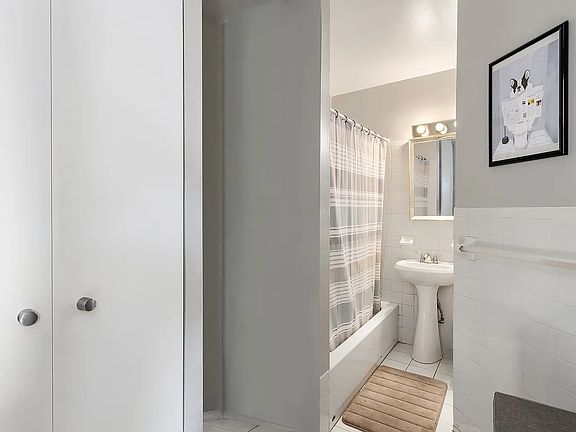 5th image of 166 W 22nd St Floor 6