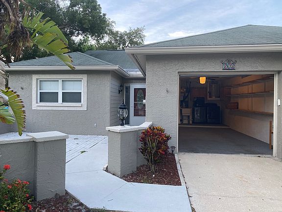 2nd image of 202 Hunter Ct