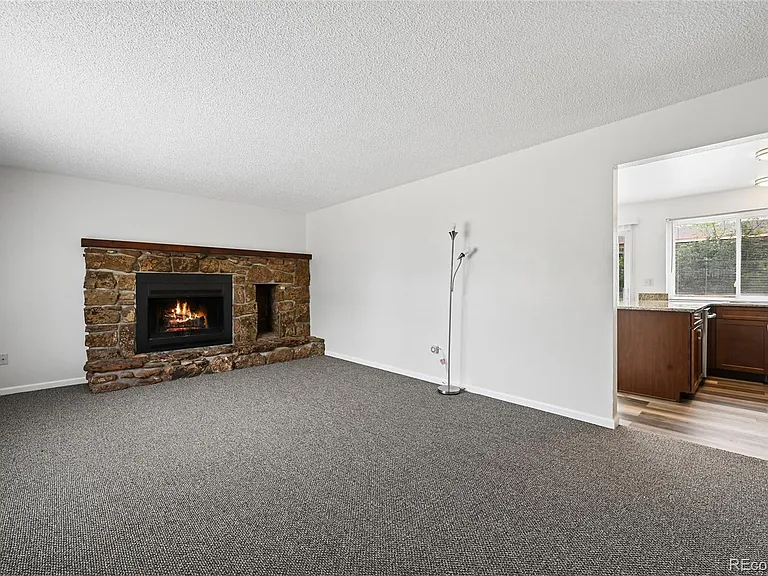 15140 E Columbia Dr — Photo 3