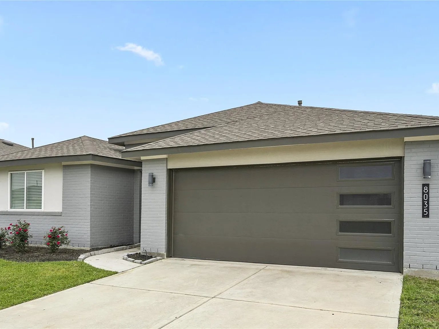 4 bed, 2.0 bath, 1669 sqft, $2,195 — Photo 2