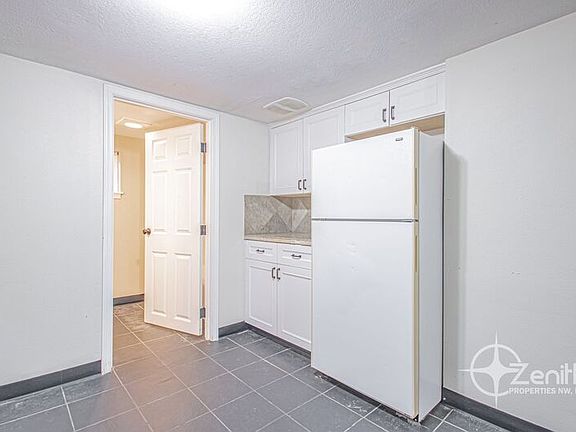4th image of 2305 E 13th St #L2