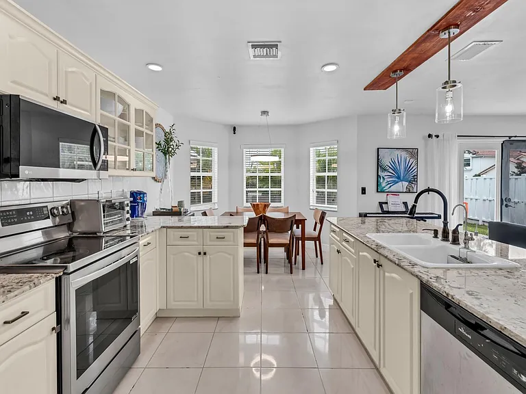 101 Gables Blvd — Photo 9