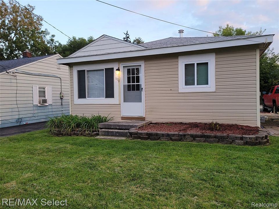 2nd image of 1378 Proper Ave