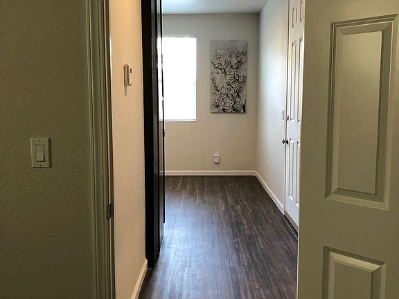 3rd image of 927 South Tupper Court