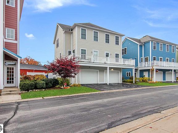 5th image of 230 Midtown Dr