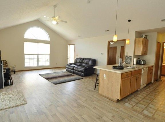 3rd image of 1306 Amberlea Dr W