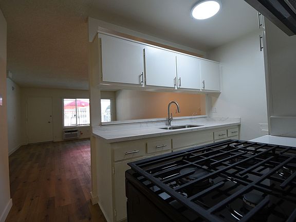 5th image of 14142 Victory Blvd APT 112