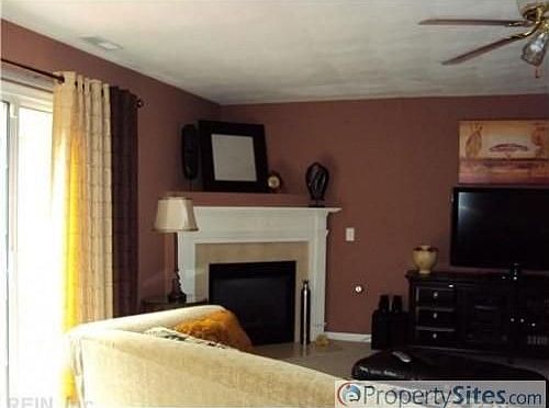 3rd image of 105 Buttonwood Ln