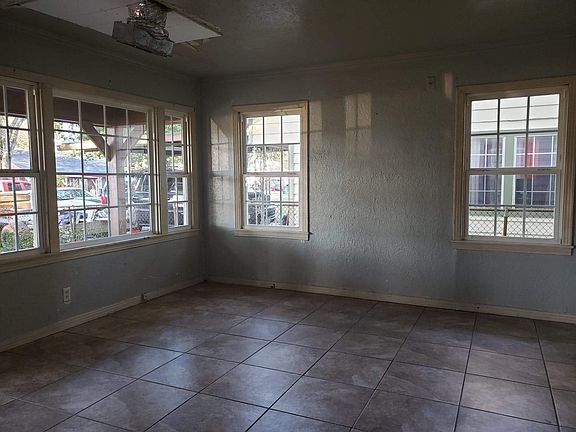 3rd image of 130 Charlotte Dr