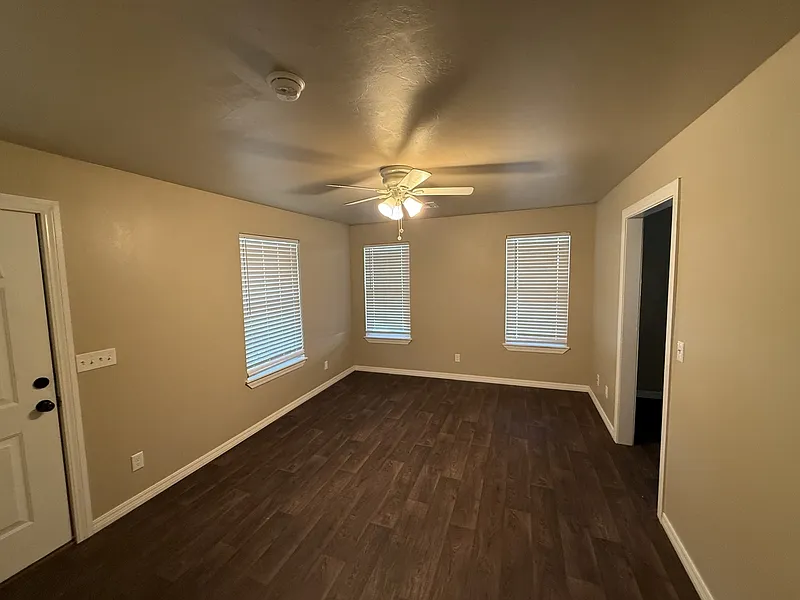1 bed, 1.0 bath, $975 — Photo 2