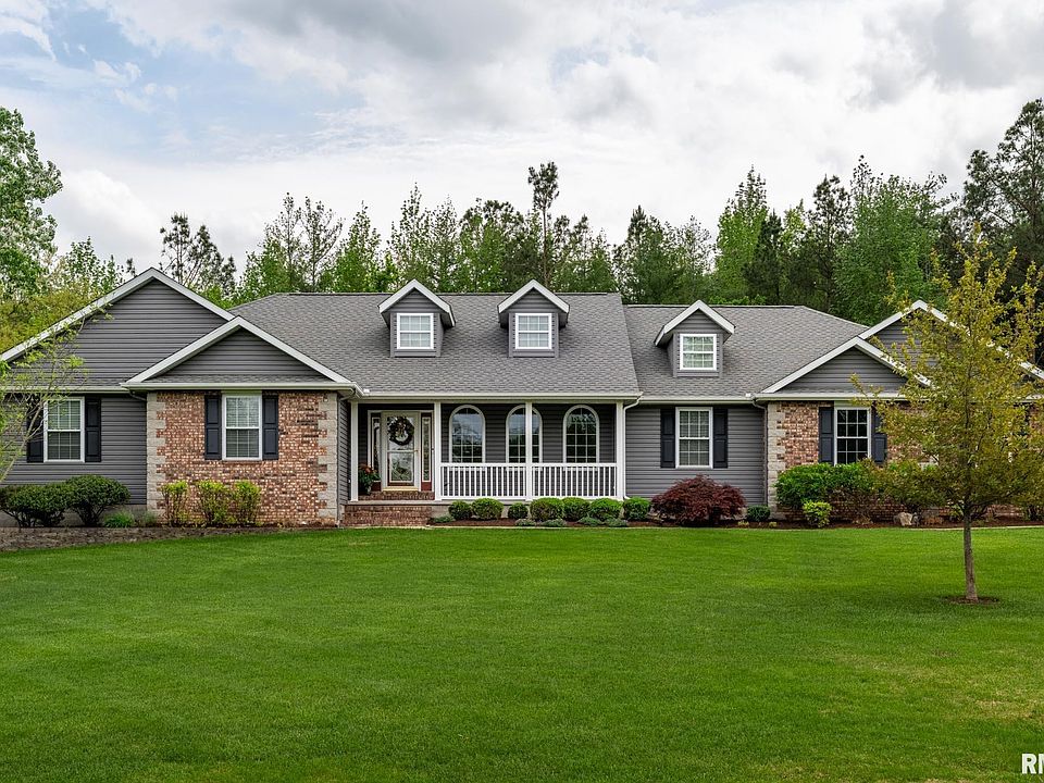 1st image of 301 Arbor Dr