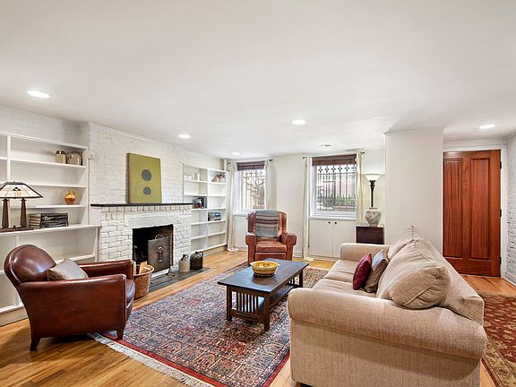 2nd image of 346 W 15th St