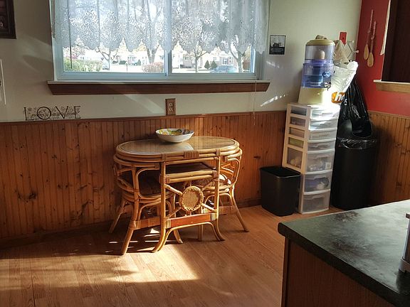 3rd image of 32220 Sandra Ln