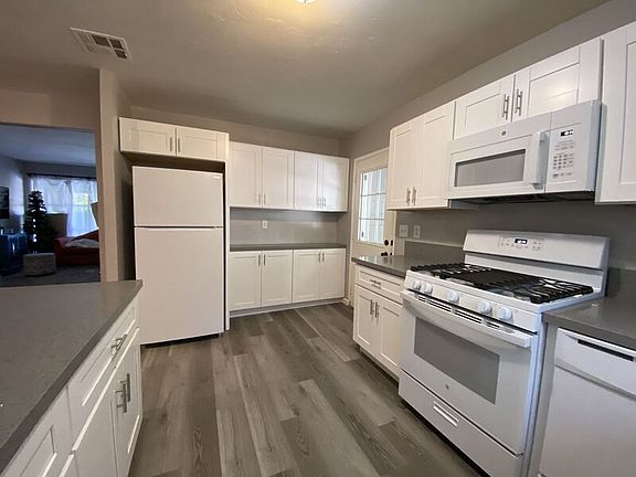 4th image of 5087 Rockford Dr