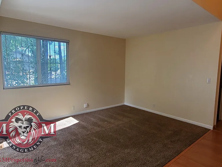 975 E Essex Court Way #4 — Photo 13