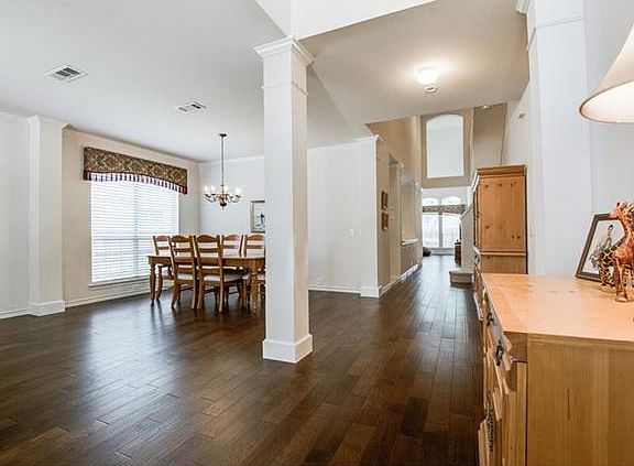 3rd image of 7686 Creekmere Dr