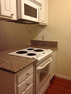 5th image of 1629 H St APT 3