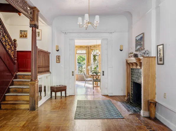 882 Park Place image 11 of 49