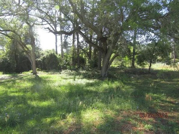 300 Bear Foot Ln, Carrabelle, FL 32322