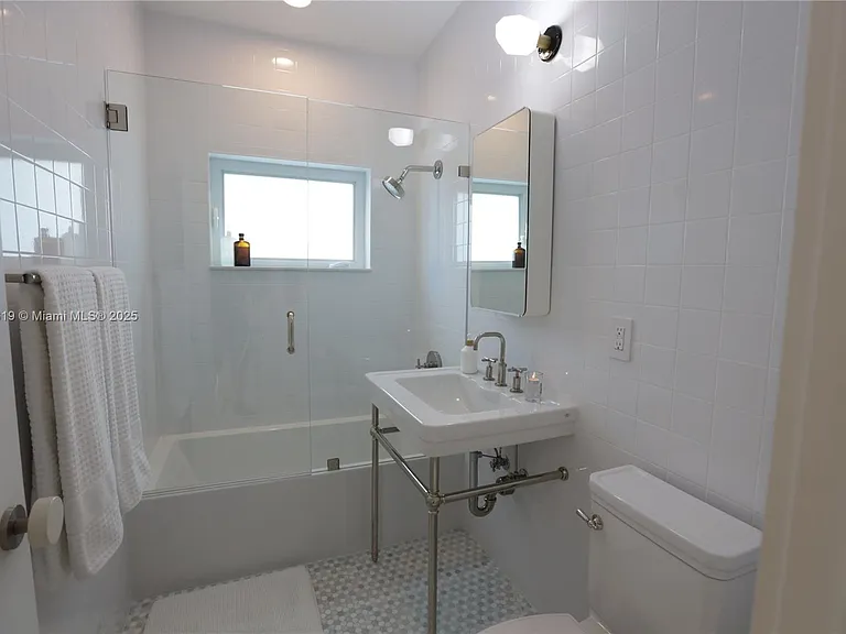 12020 NE 5th Ave — Photo 7