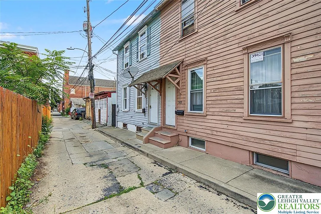 2 bed, 1.0 bath, 960 sqft, $1,500 — Photo 3