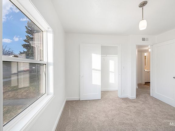 4th image of 108 Parkhurst Dr