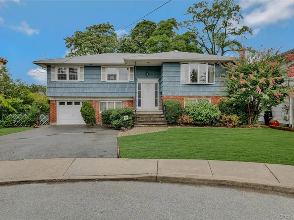 946 Edwards Boulevard, North Valley Stream, NY 11580