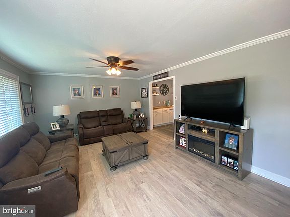 2nd image of 9 Sycamore Dr