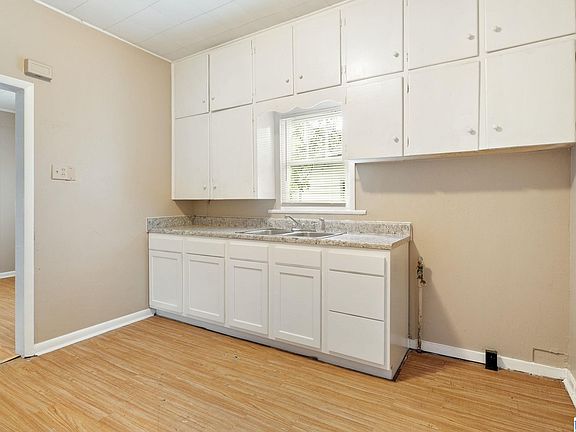 5th image of 1308 Sloan Ave