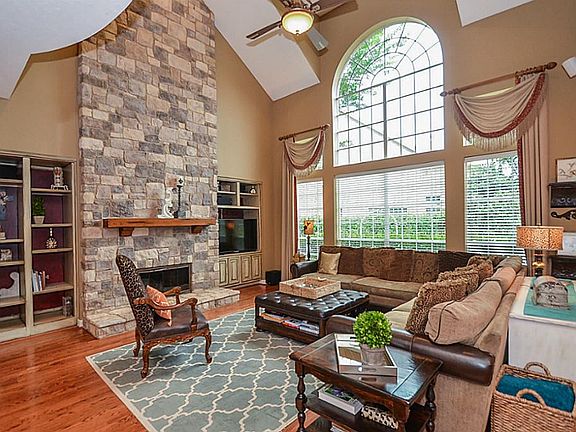 5th image of 22106 Claradon Pointe Ln