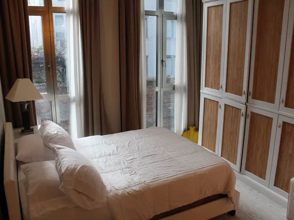 216 East 52nd Street image 6 of 8