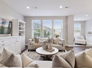 704 Rockburn Rd, Chanhassen, MN 55317