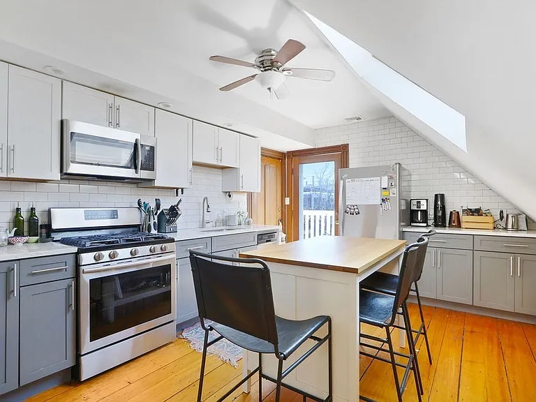 57 Harbor View St #3 — Photo 10