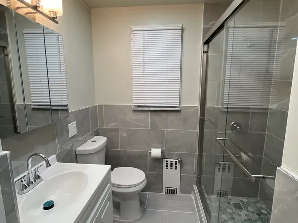 172 West 32nd Street image 5 of 9