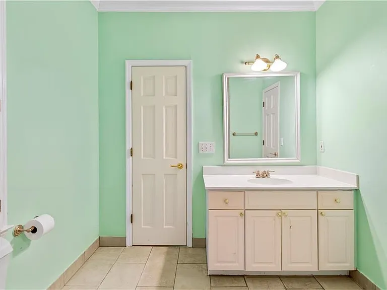 430 W Wesley Rd NW — Photo 59