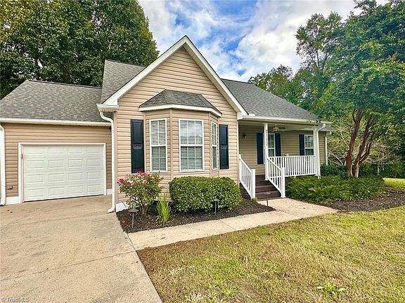 2nd image of 2110 McIver Ln