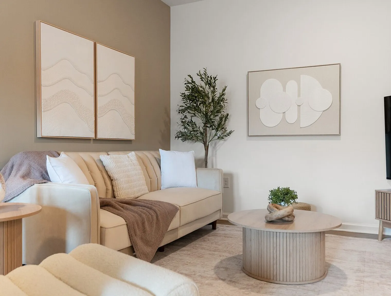 1 bed, 1.0 bath, $3,217 — Photo 2