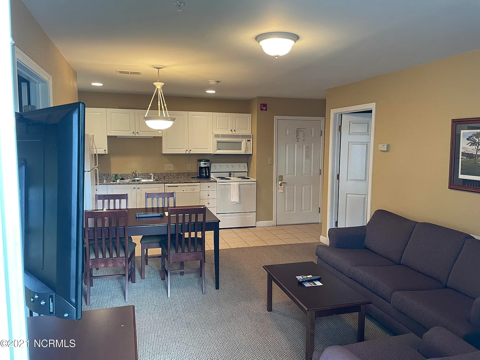 2 bed, 2.0 bath, 990 sqft, $1,700 — Photo 3