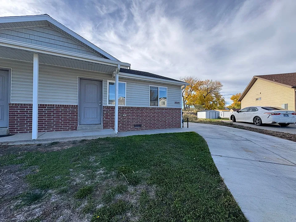 2021 W Starry Ln