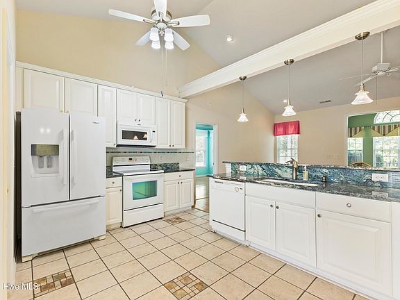 4th image of 532 Sandpiper Bay Drive SW