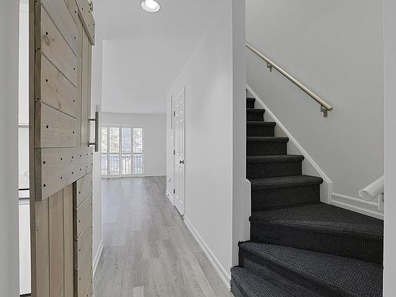 3rd image of 33 N Moger Ave APT 1