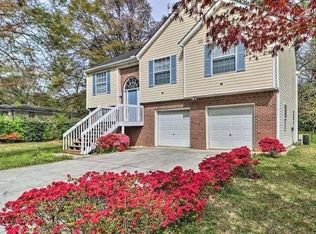 483 Oak Dr, Hapeville, GA 30354