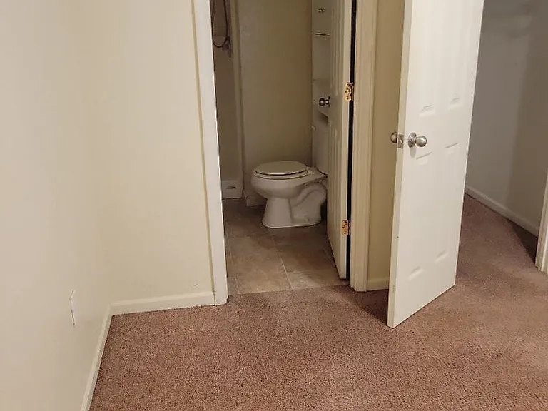 631 Scottsvale Dr — Photo 9