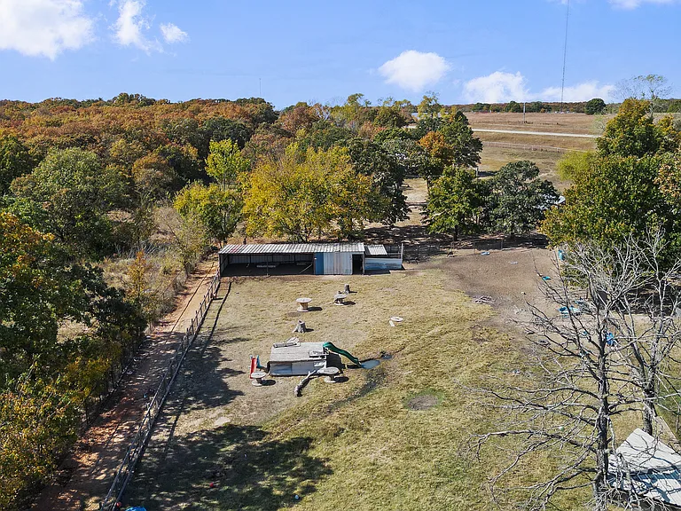 49044 W Highway 66 — Photo 24