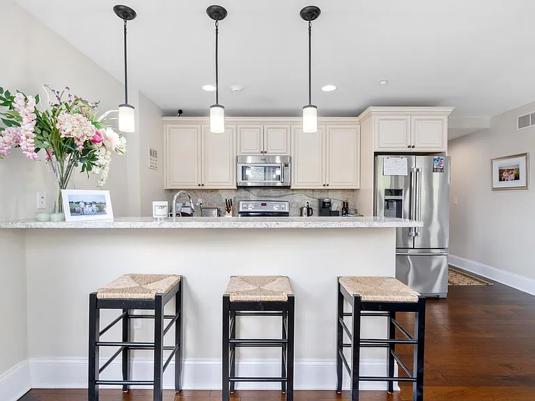 510 Broadway St #3H — Photo 2