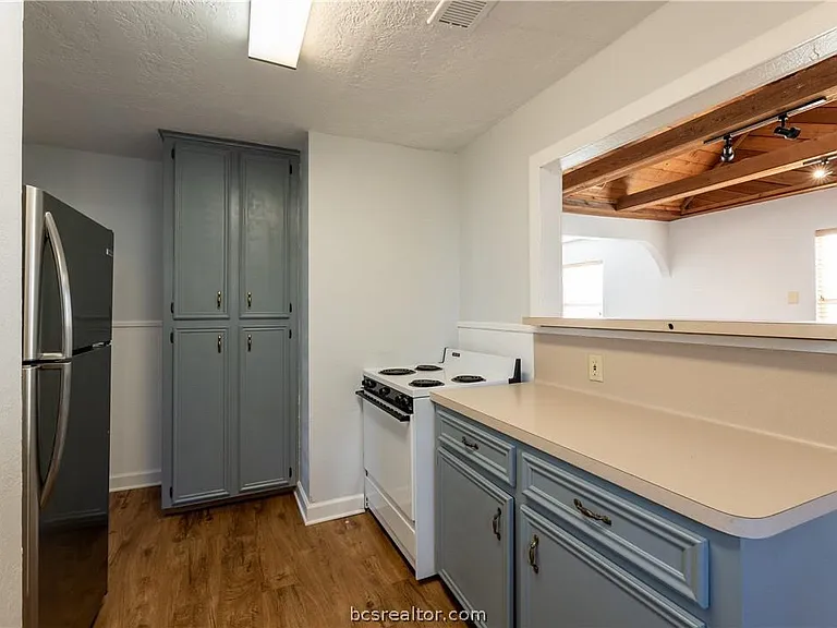 704 Edgemore Dr — Photo 18