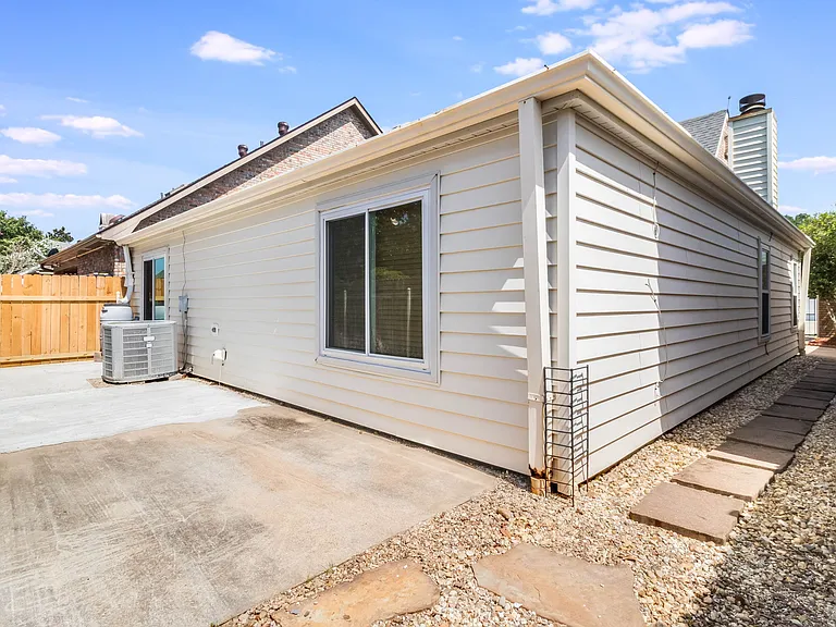 107 Kincaid Ct — Photo 24